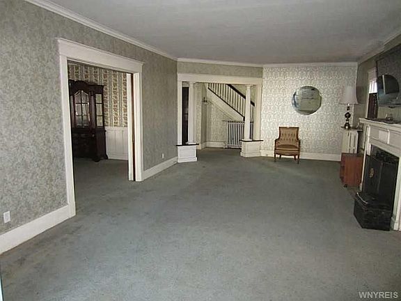 3rd image of 217 Goundry St
