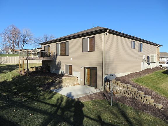 3rd image of 1110 W 45th St