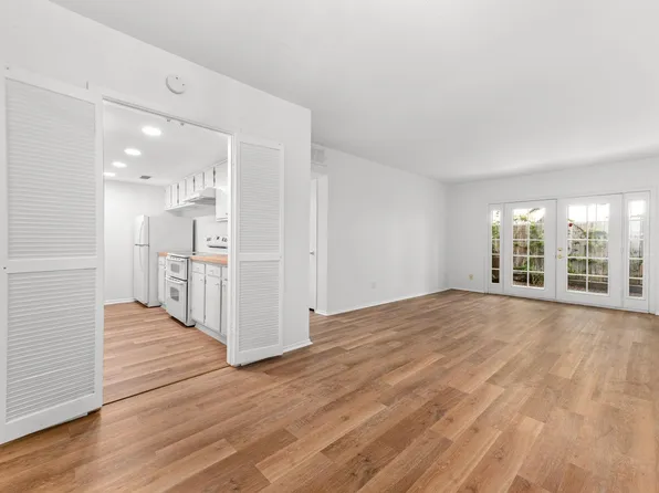 2224 S Piney Point Rd APT 112, Houston, TX 77063