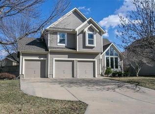 5605 Lakecrest Dr, Shawnee, KS 66218