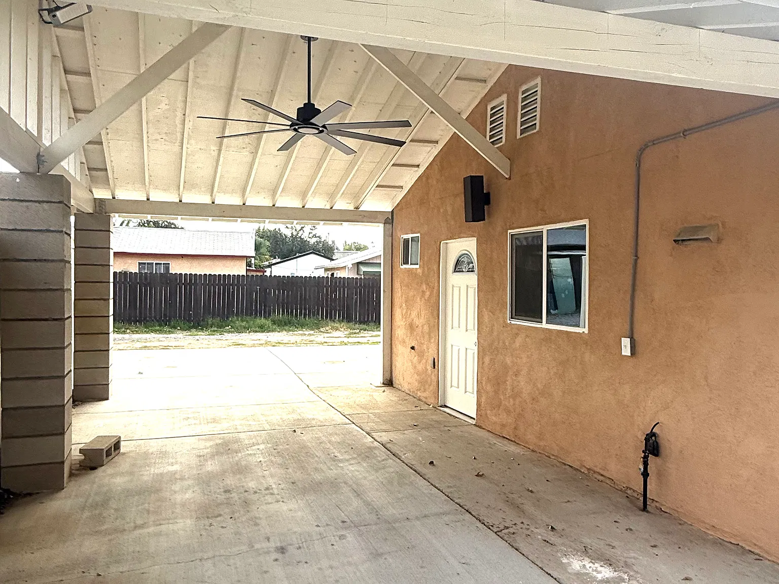 2 bed, 882 sqft, $2,000 — Photo 3