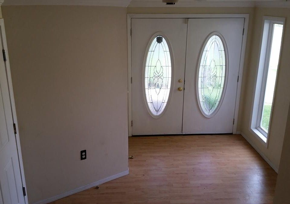 Spacious, bright and airy entry