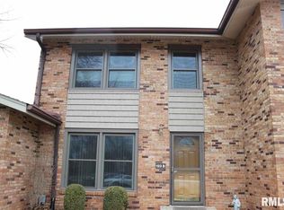 123 Pin Oak Dr, Pekin, IL 61554