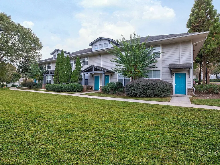Towne at Lakewood Heights — Photo 30