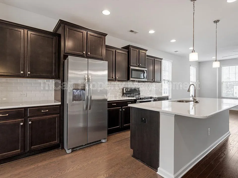 1409 Luxor Dr