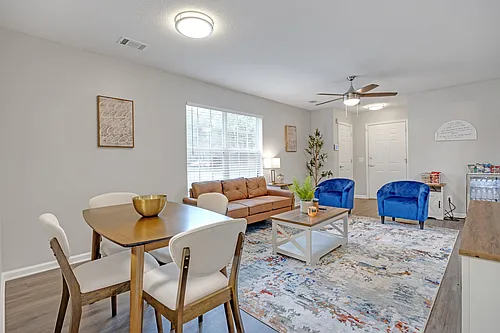 Lakeview Oaks Townhomes Photo 1