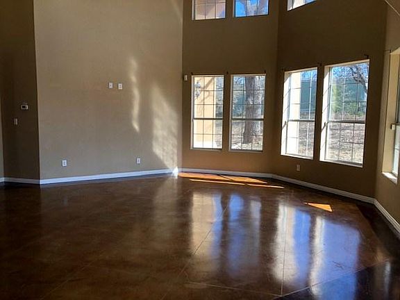 3rd image of 107 Clairmont Cv