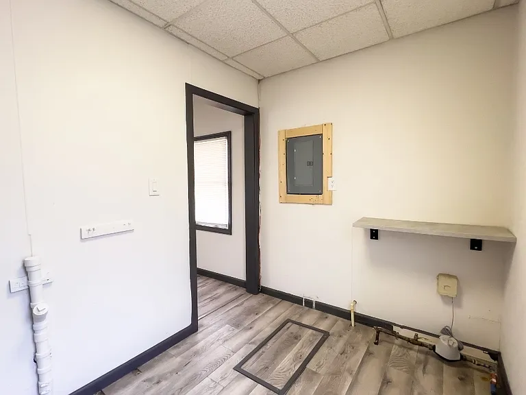 1424 E Broadway St — Photo 4