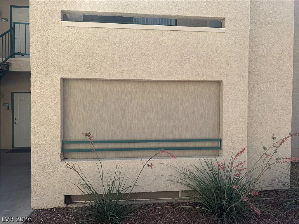 3 bed, 4.0 bath, 1257 sqft, $1,750 — Photo 2