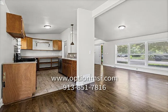 403 Shawn Dr — Photo 5