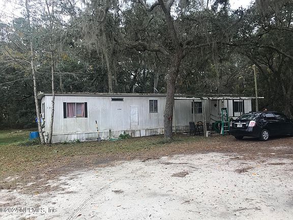 3rd image of 134 WOODLAND Lane