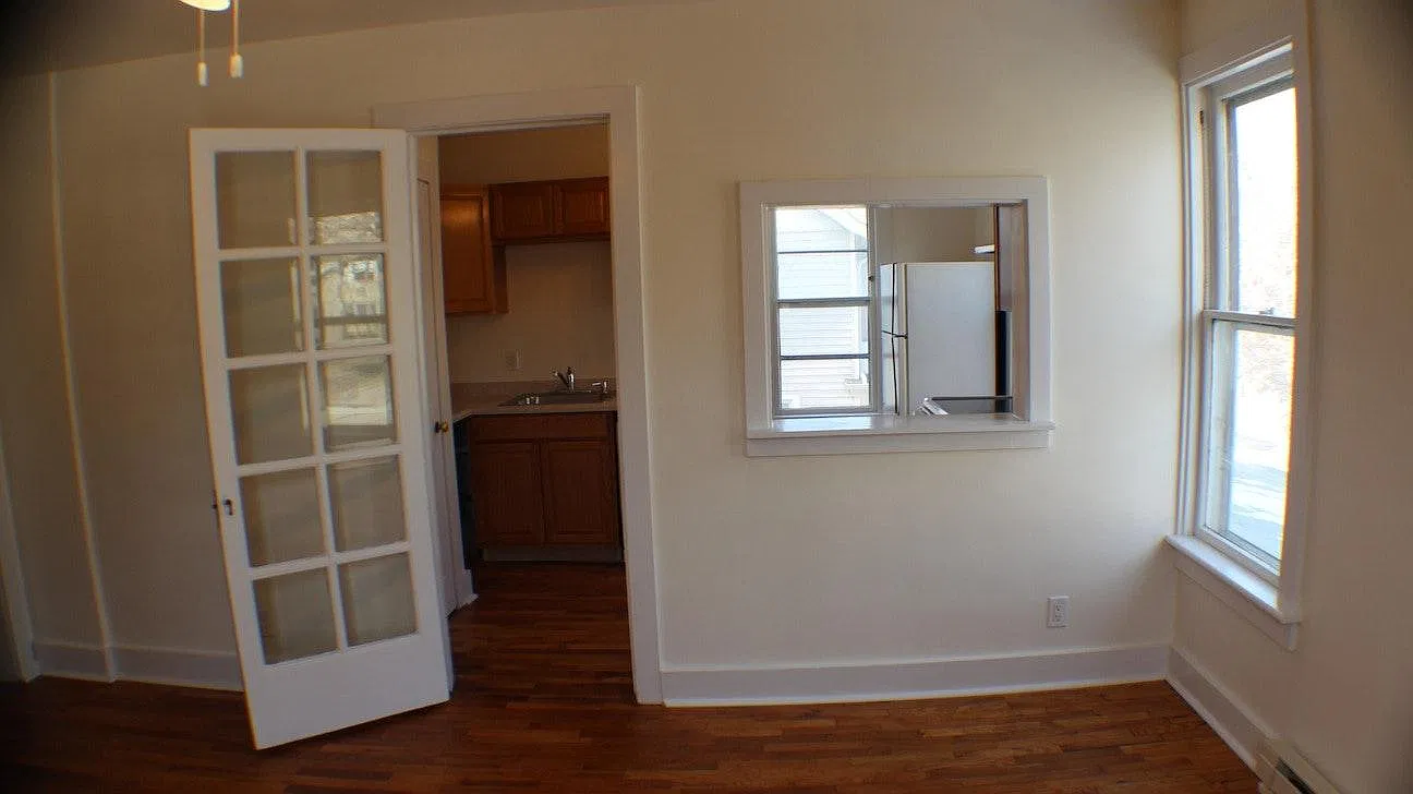 607 W University Avenue — Photo 2
