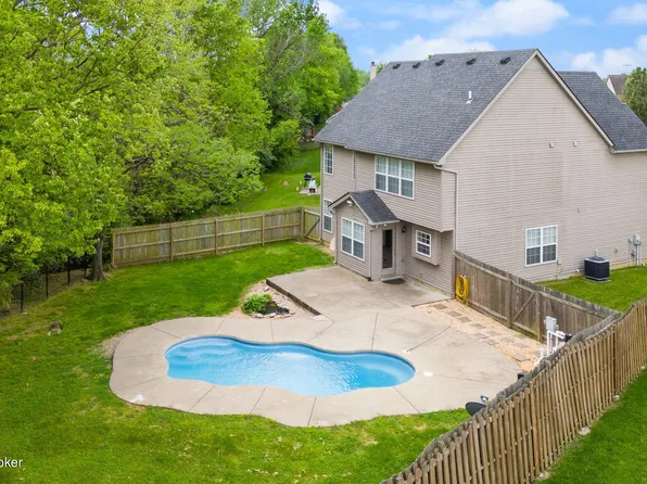 6933 Woodhaven Place Dr, Louisville, KY 40228