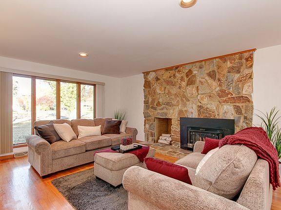 3rd image of 1620 Shenstone Ct