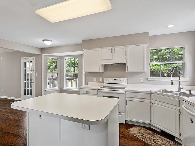 209 Trailview Dr — Photo 11