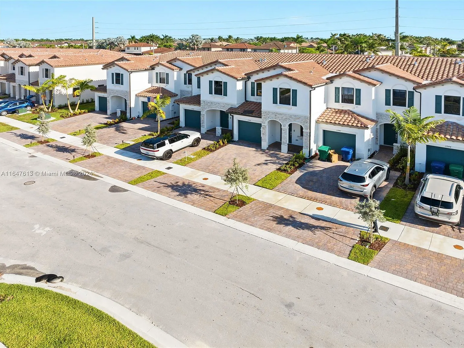 3 bed, 2.5 bath, 1695 sqft, $2,790 — Photo 3