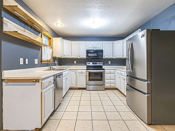 3rd image of 1532 W Gore Rd