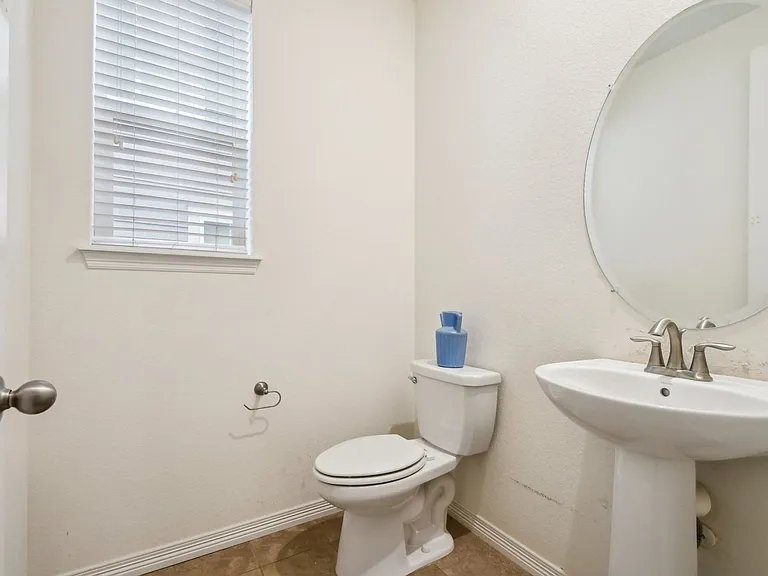 8910 Azalea Ct — Photo 11