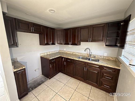 3rd image of 2084 Carver Dr