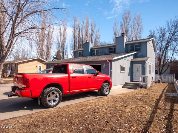 2311 S 20th St, Grand Forks, ND 58201
