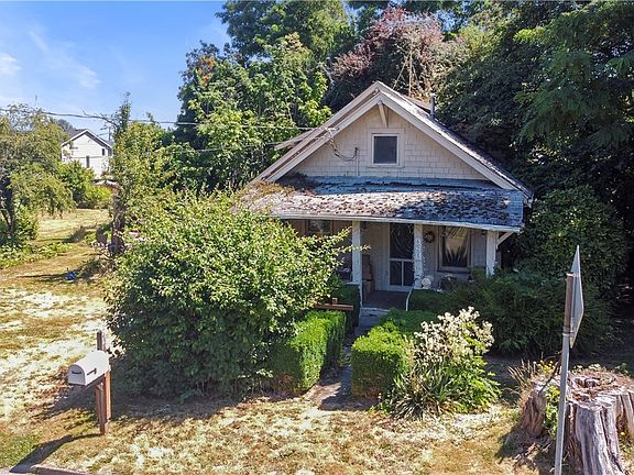 2nd image of 625 12th St SE