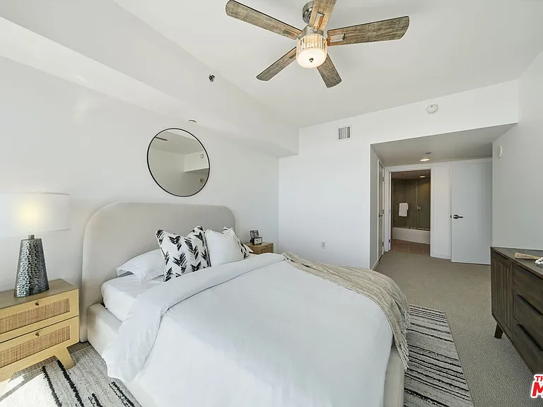 13650 Marina Pointe Dr #1603 — Photo 21