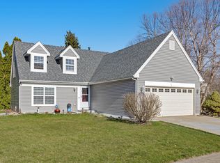 1070 Division St, Geneva, IL 60134