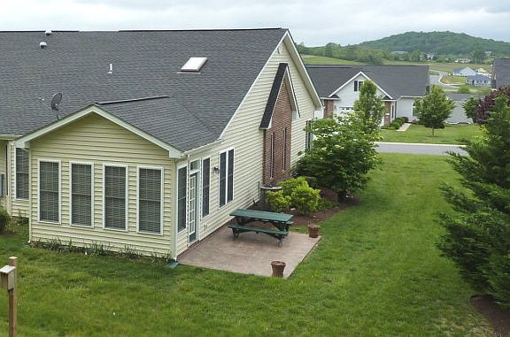 2nd image of 450 Silver Oaks Dr