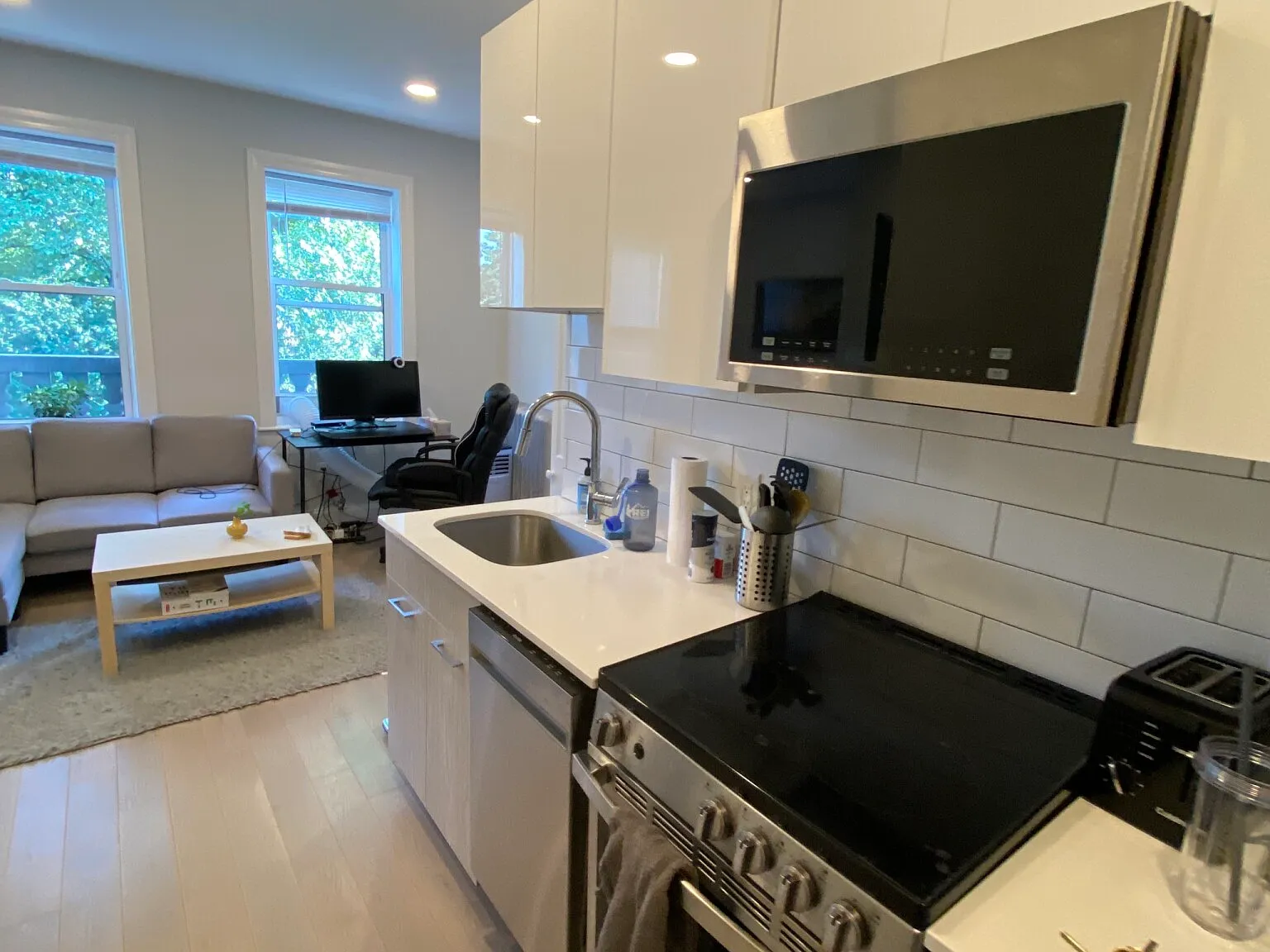 Studio, 450 sqft, $2,400 — Photo 2