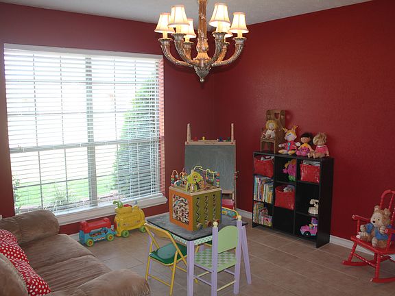 4th image of 347 Meadowridge Cir