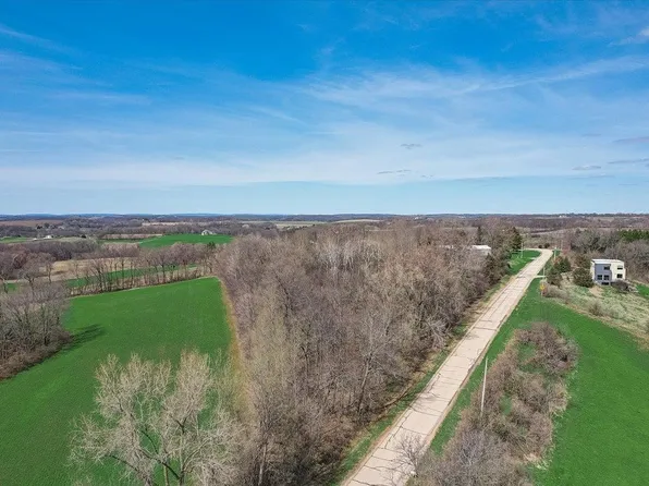 2 Pine Rd, Black Earth, WI 53515