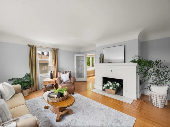 1509 6th Ave, New Westminster, BC V3M 2C5