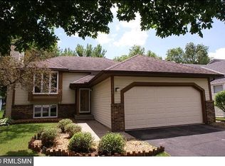 1046 Hummingbird Ln, Eagan, MN 55123
