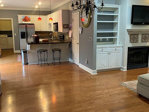 4th image of 1604 Grand Oaks Blvd