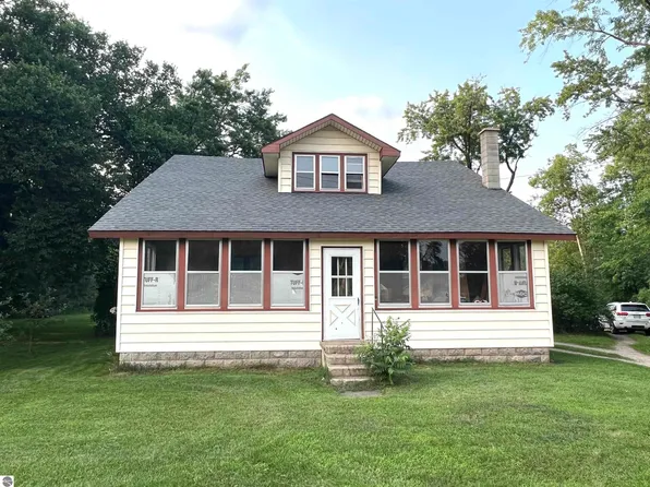 91 E Prosper Rd, Falmouth, MI 49632