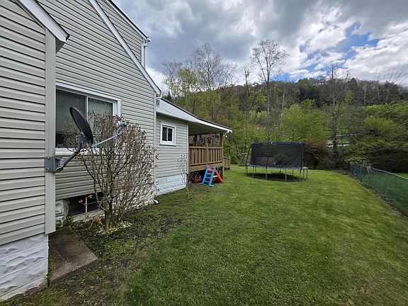4th image of 6 Samsel Ave