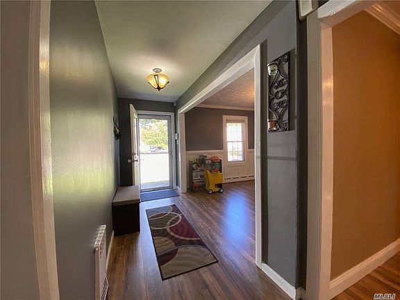 3rd image of 18 Grand Ave