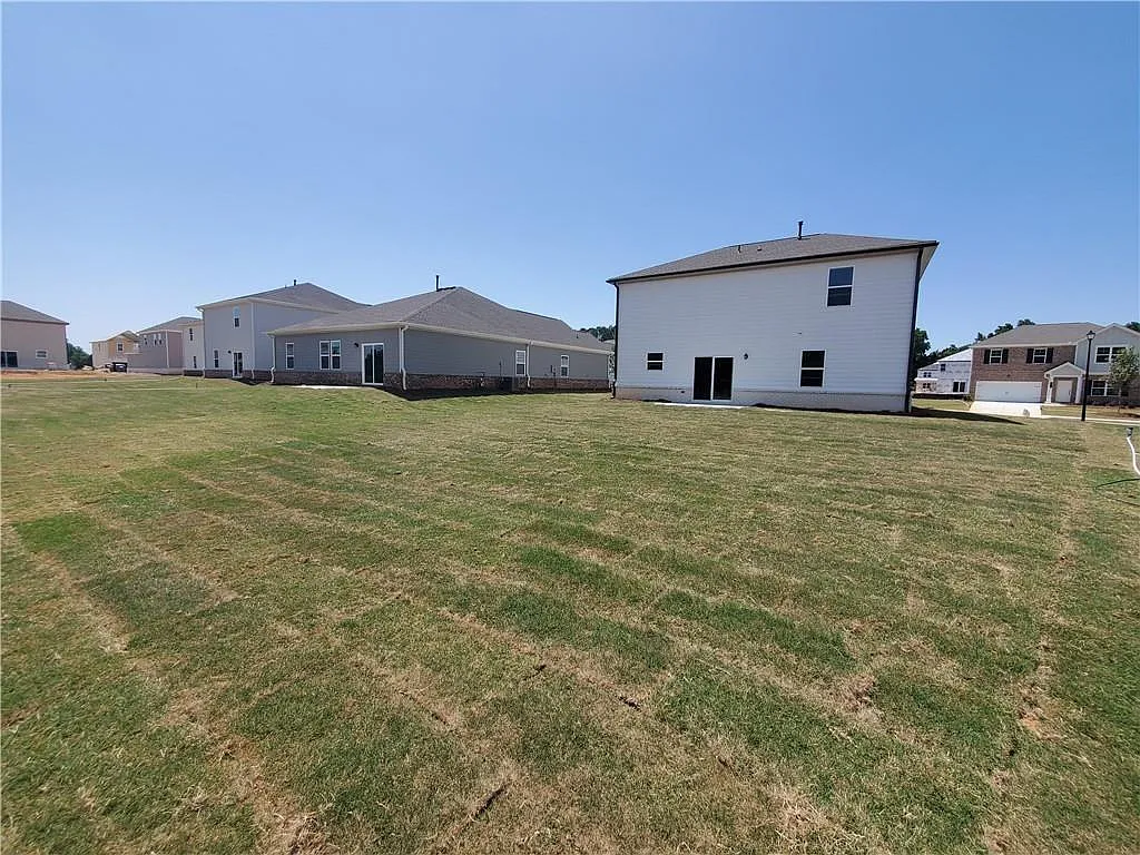 4 bed, 2.5 bath, 2542 sqft, $2,500 — Photo 3