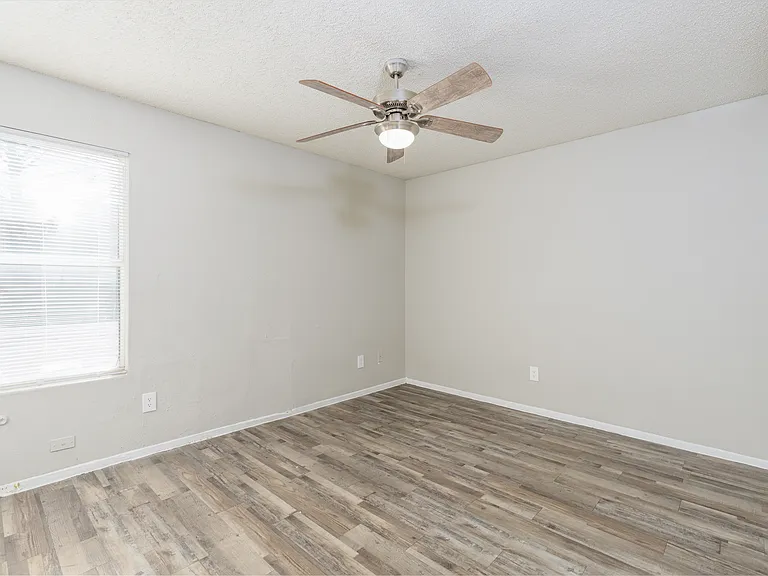 Rock Island Apartments — Photo 5
