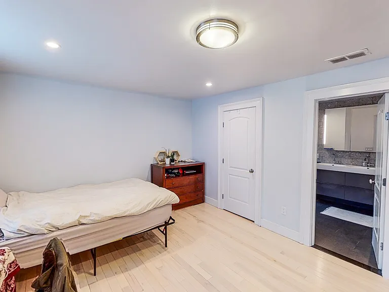 855 State St #TOWNHOUSE — Photo 11