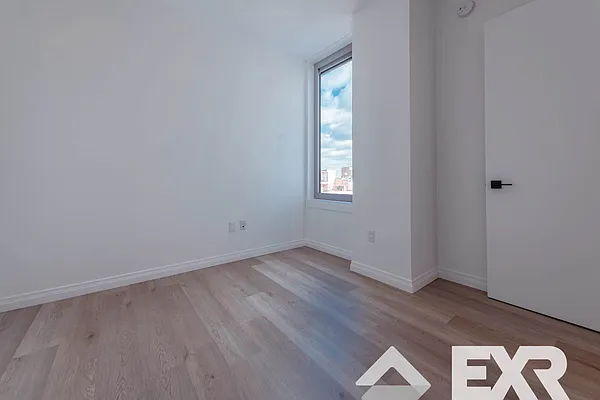 Rented by EXR | media 4