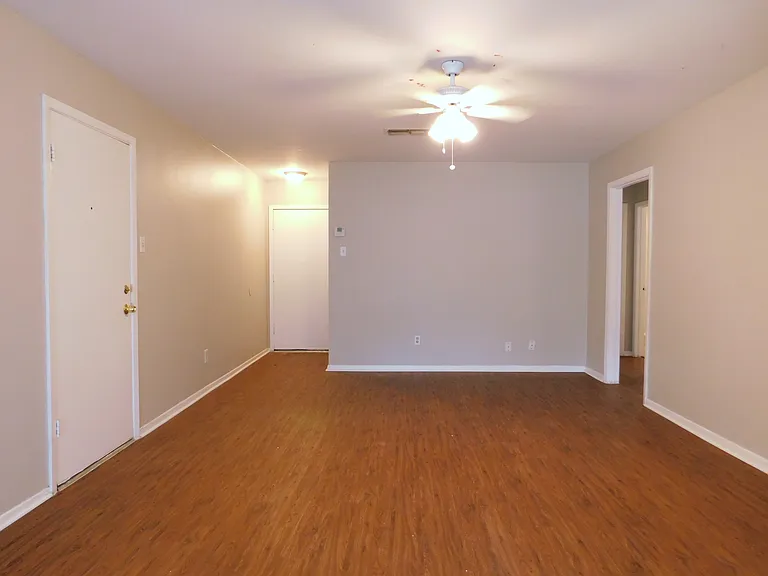 217 Mockingbird Ln — Photo 3