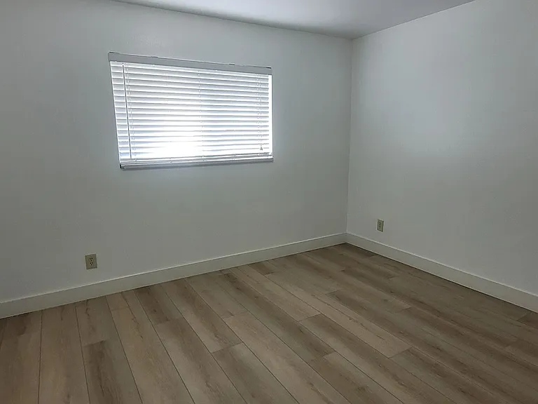 627 N 600 W #10 — Photo 3