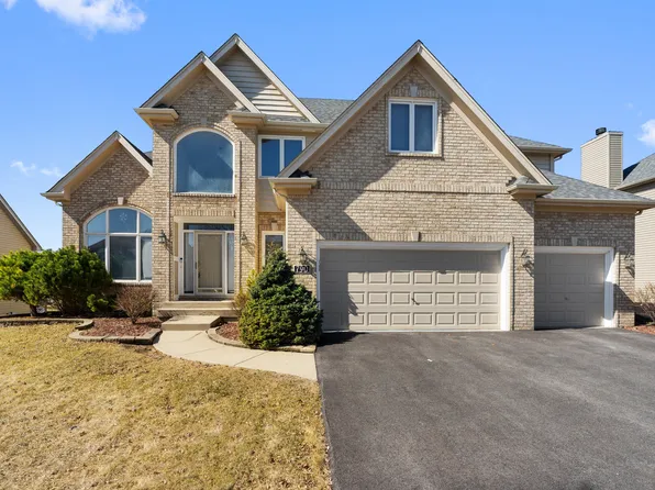 790 Chasewood Dr, South Elgin, IL 60177