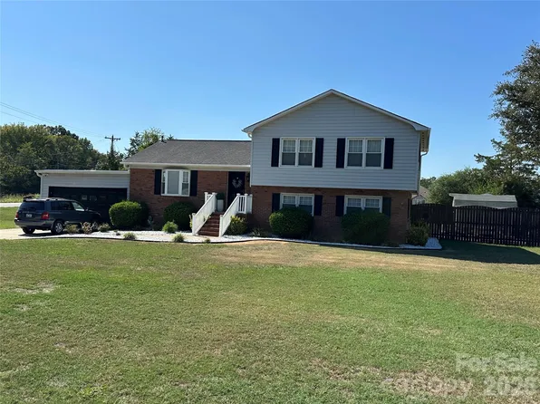 8224 Craighead Rd, Harrisburg, NC 28075