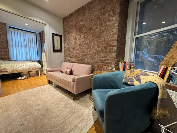 26 Van Dam Street image 1 of 5