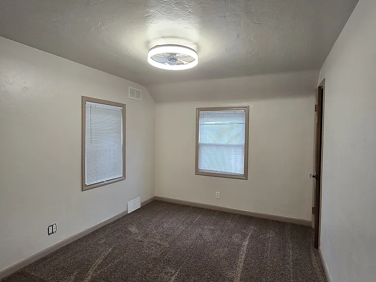 Second bedroom / study.