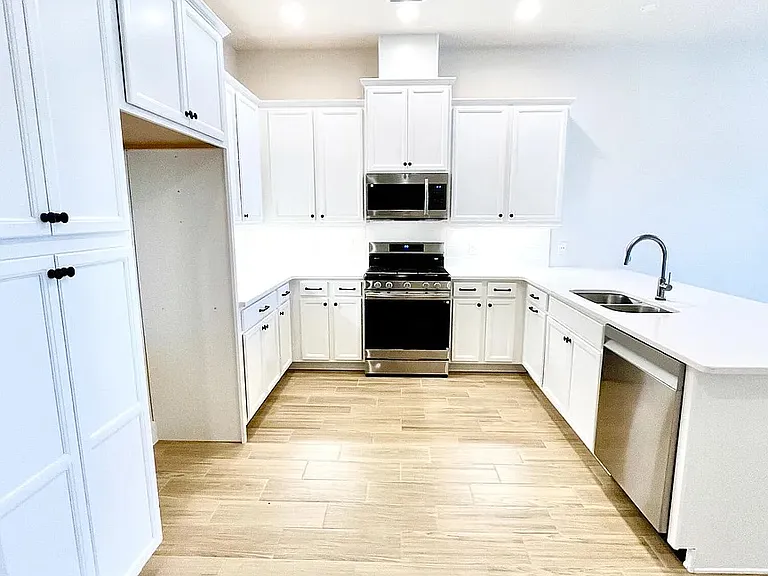 3040 Avalonia Dr — Photo 7