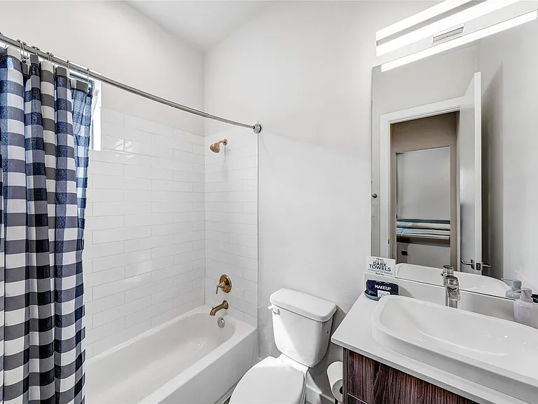2315 Eagle St — Photo 12