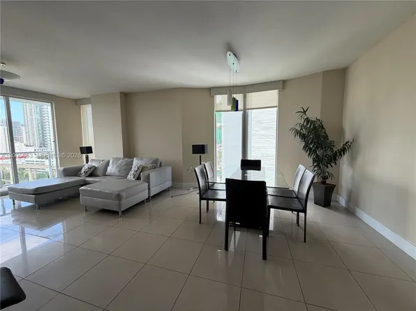 185 SW 7th St, Miami, FL